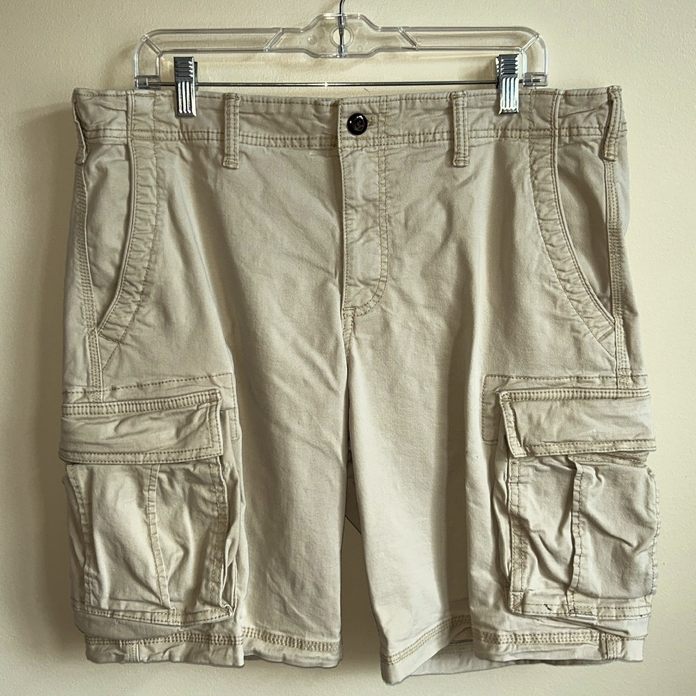 Gap cargo shorts. 96% cotton. Khaki. Lots of pockets. Nice stitching.  36 Reg.